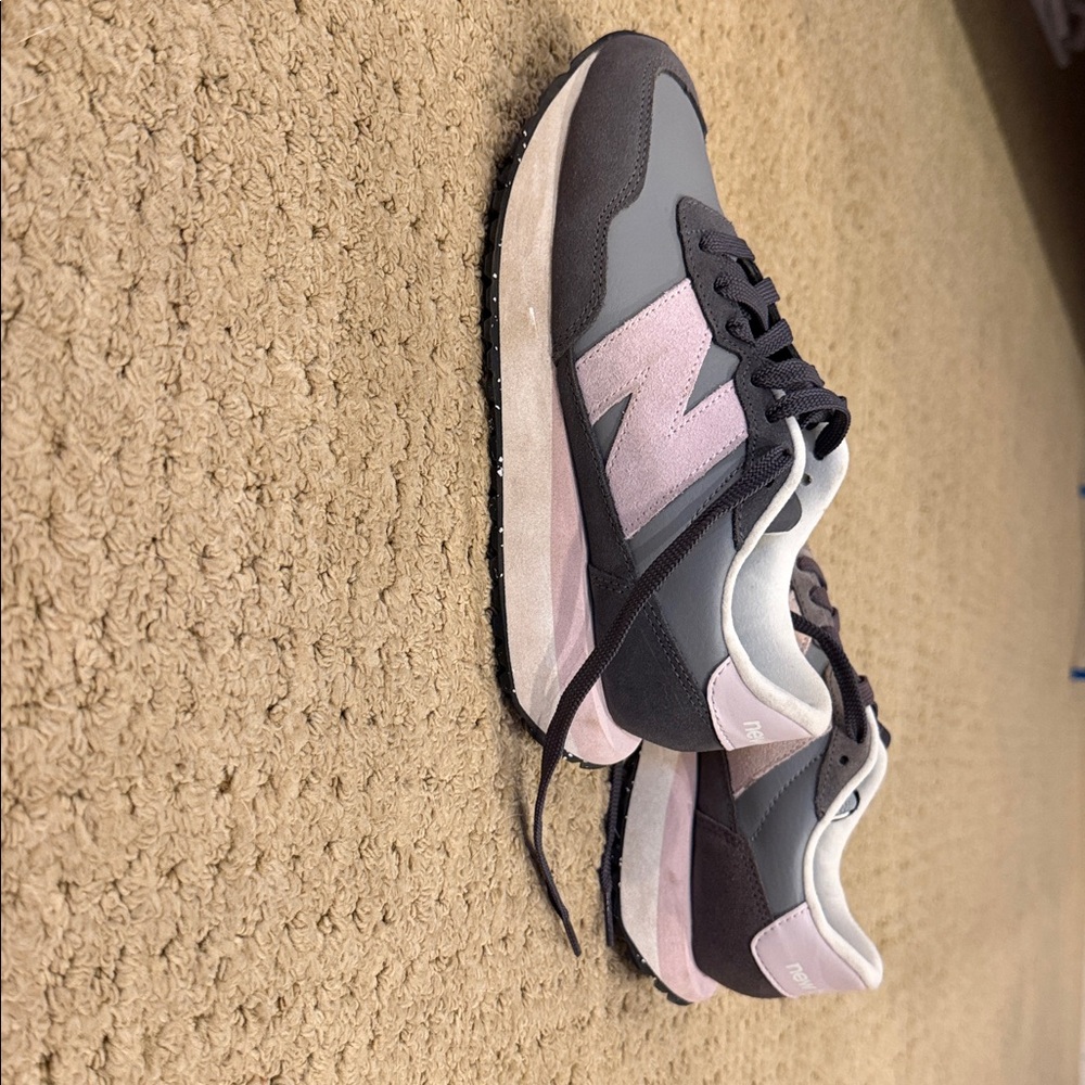 New Balance Women's 237 Sneakers - Picture 2 of 3